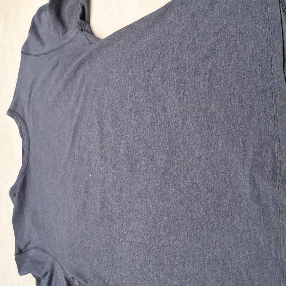 Men's Lululemon Tshirt Lightweight Navy Blue Ribbed Short Sleeve Med to Large‎